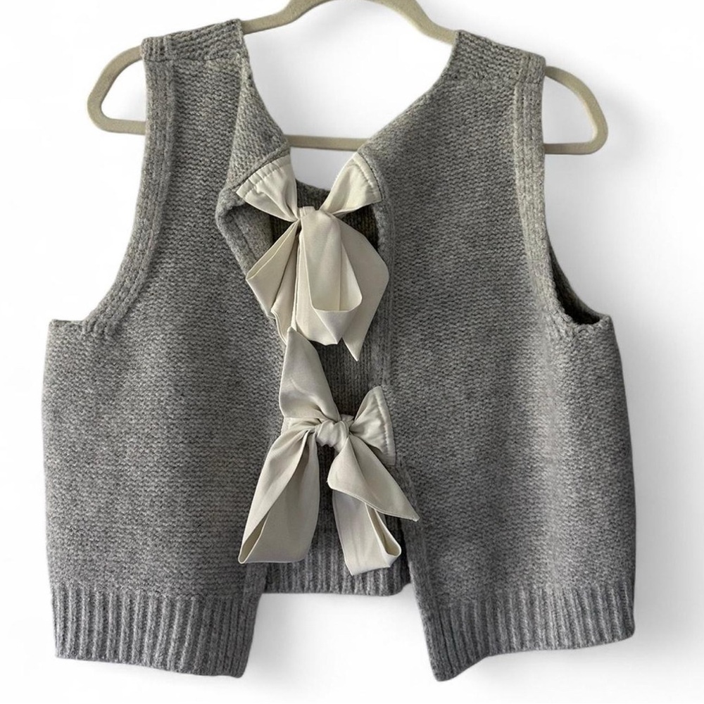 Atlar’d State Gray Knit Sleeveless Sweater with Boys in the Back
